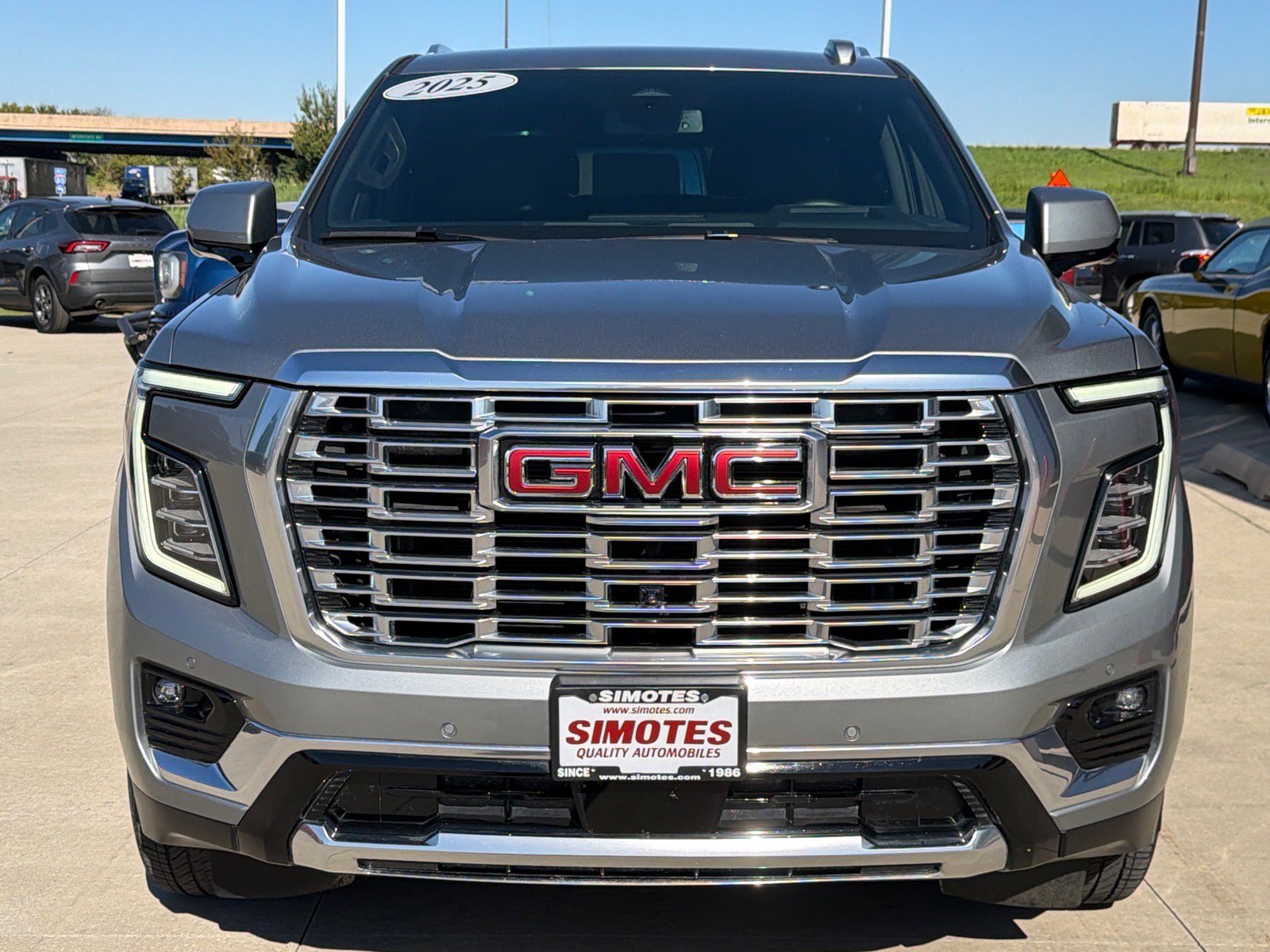 Used 2025 GMC Yukon XL Denali AWD/4WD image 3