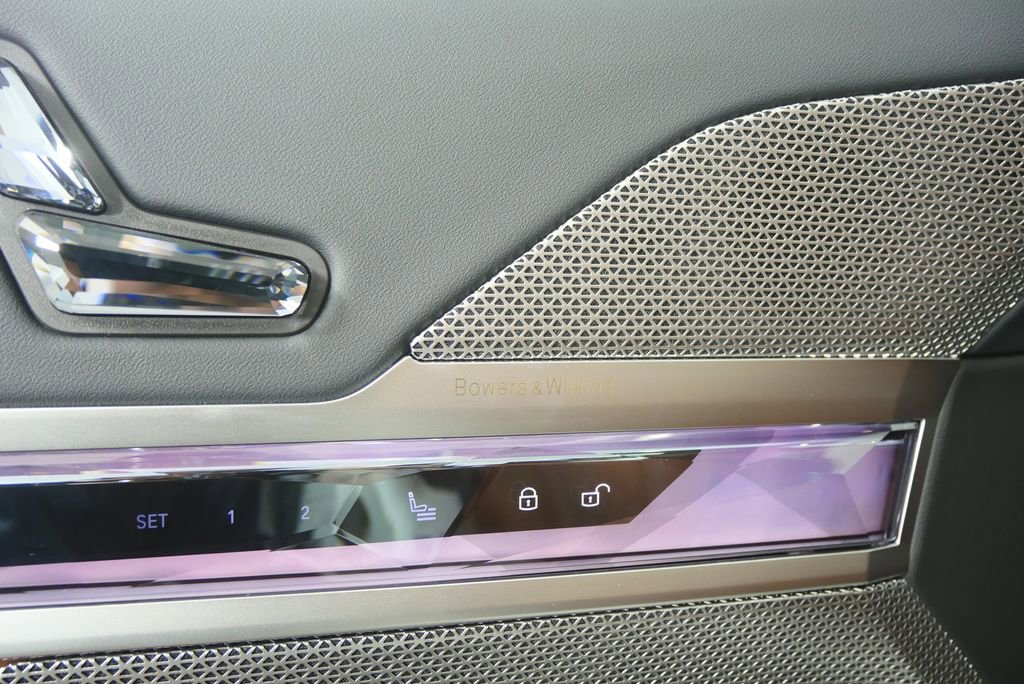 Certified 2025 BMW 740i image 9