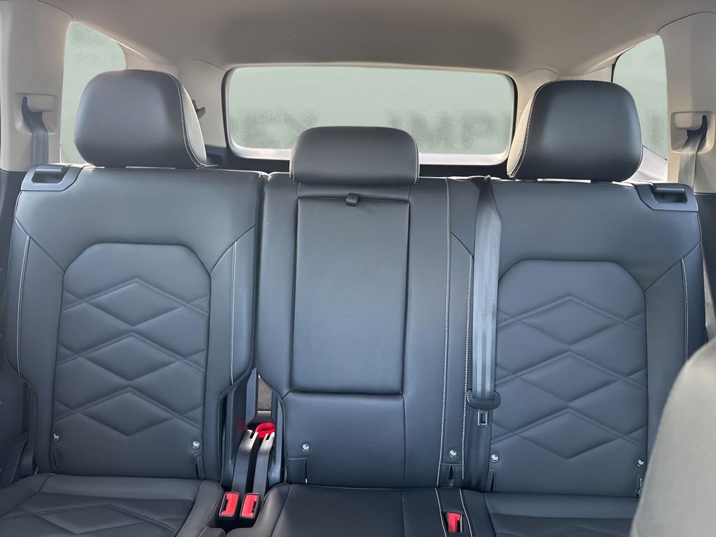 Used 2025 Volkswagen Atlas SE FWD image 11