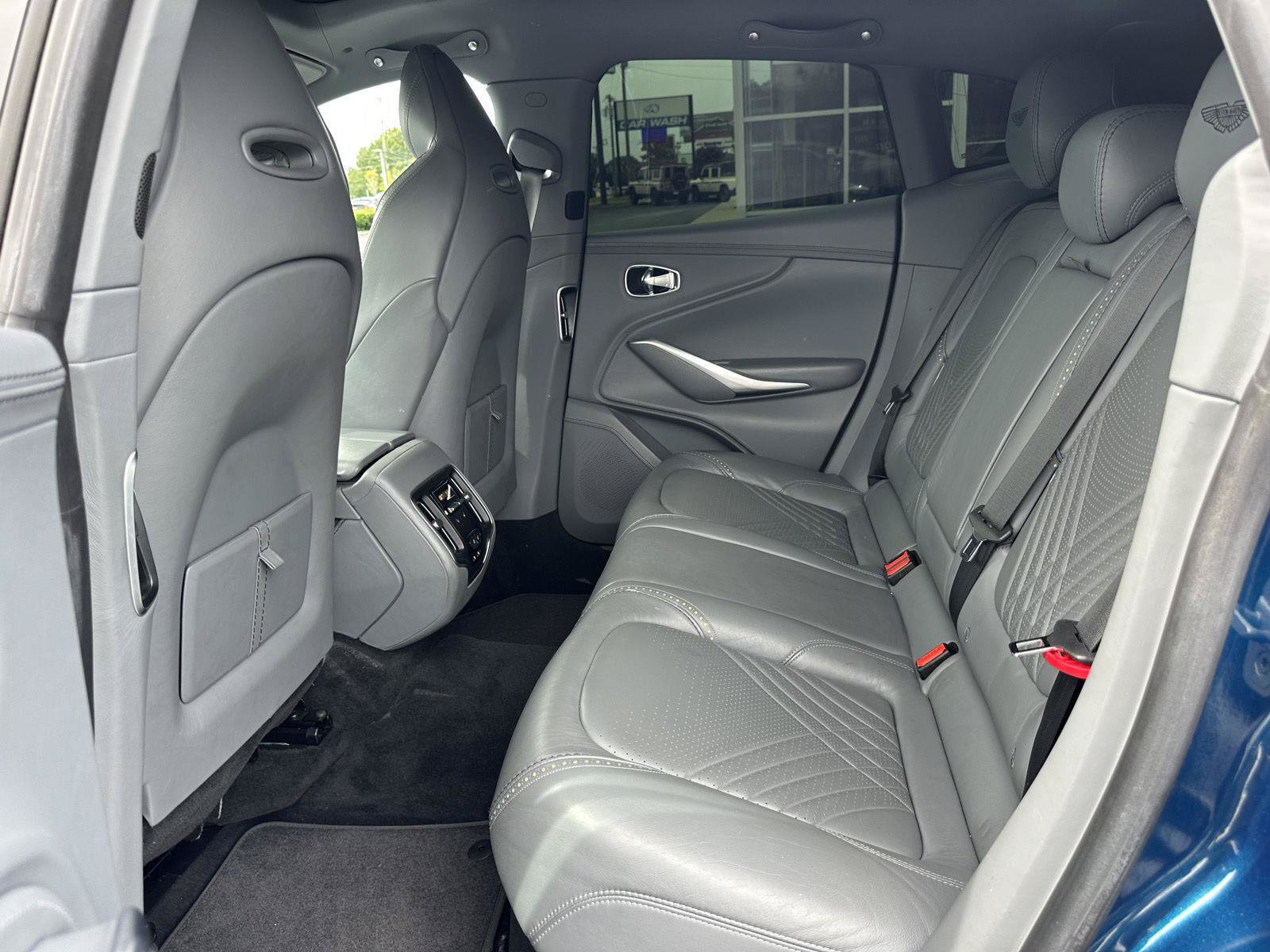 Used 2021 Aston Martin DBX AWD/4WD image 23