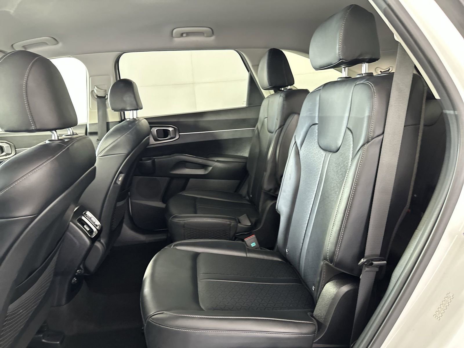 Used 2022 Kia Sorento S image 23