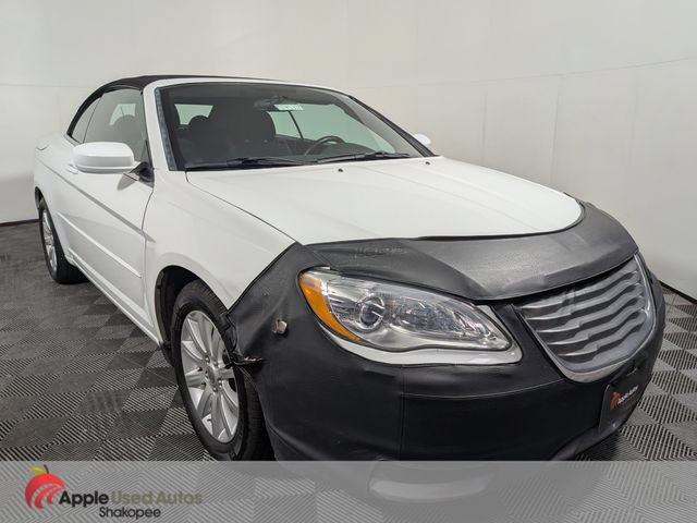 Used 2012 Chrysler 200 Touring FWD image 1