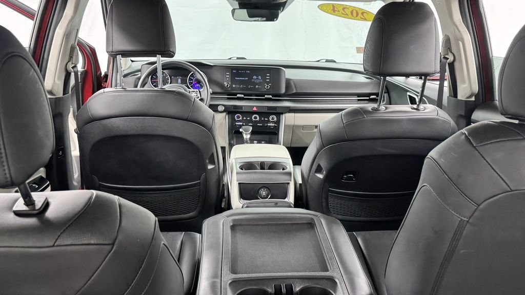 Used 2024 Kia Carnival LX FWD image 18