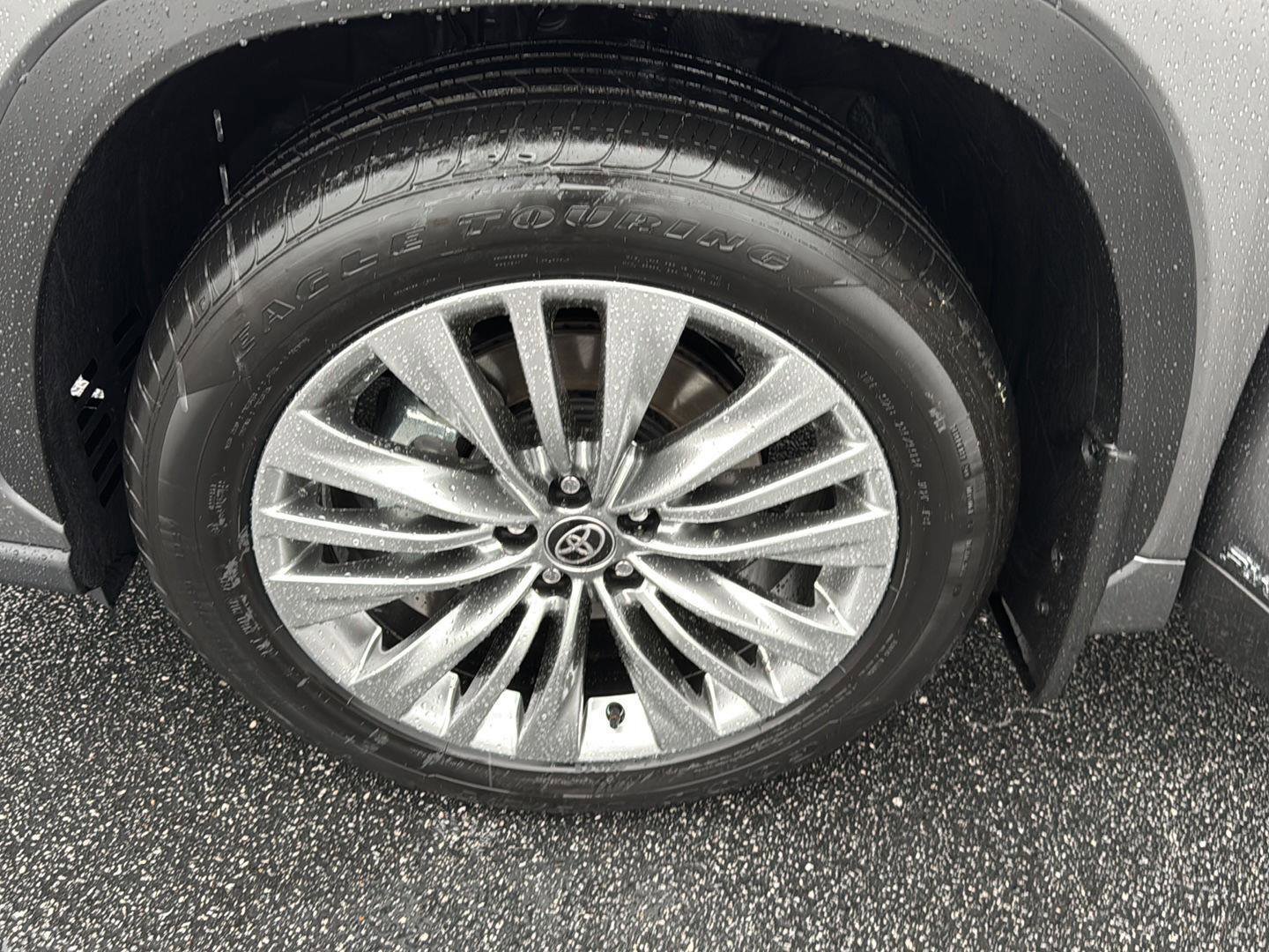 New 2026 Toyota Highlander Platinum image 31