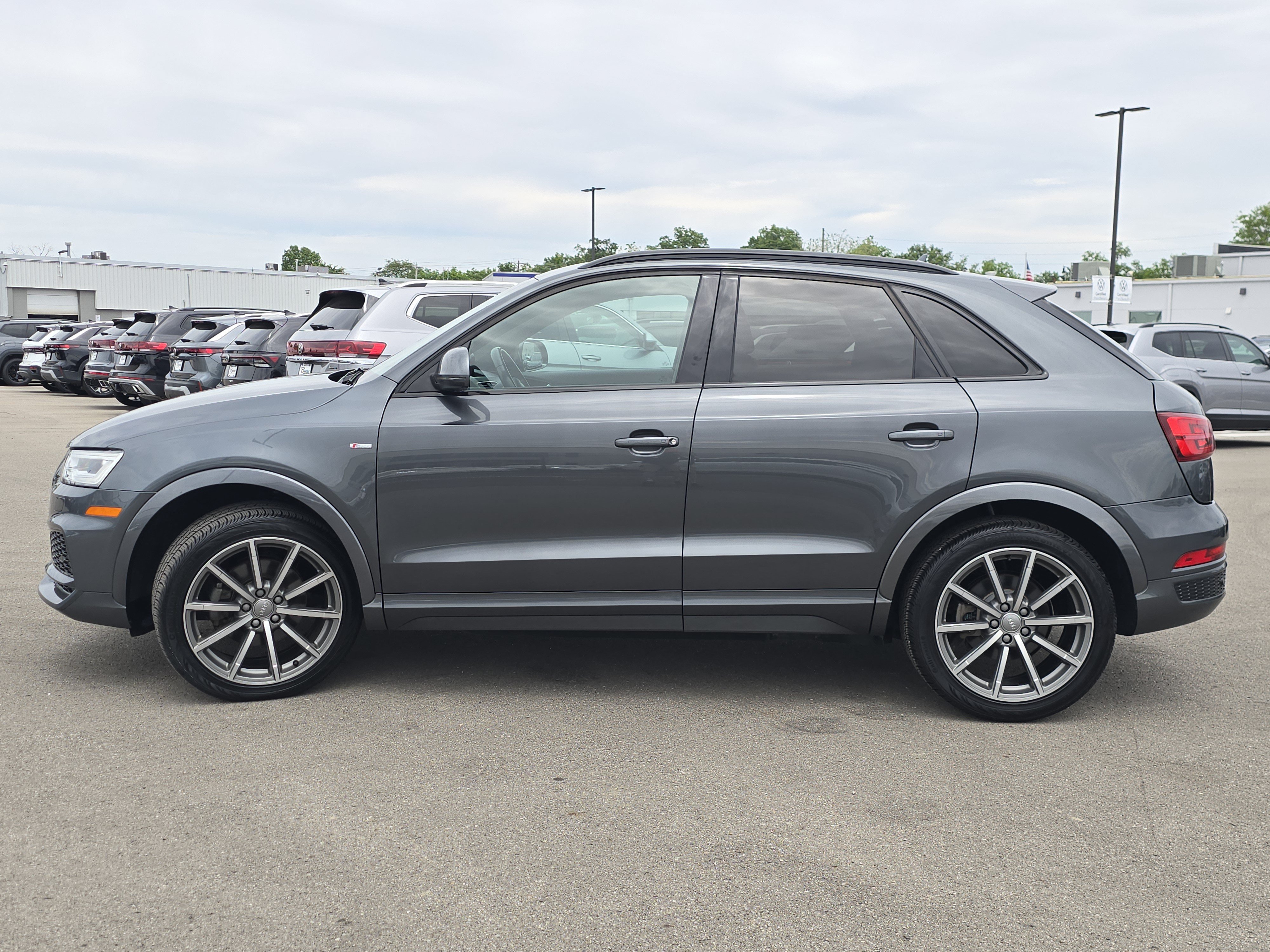 Used 2018 Audi Q3 2.0T Premium Plus w/ Premium Plus Package AWD/4WD image 4