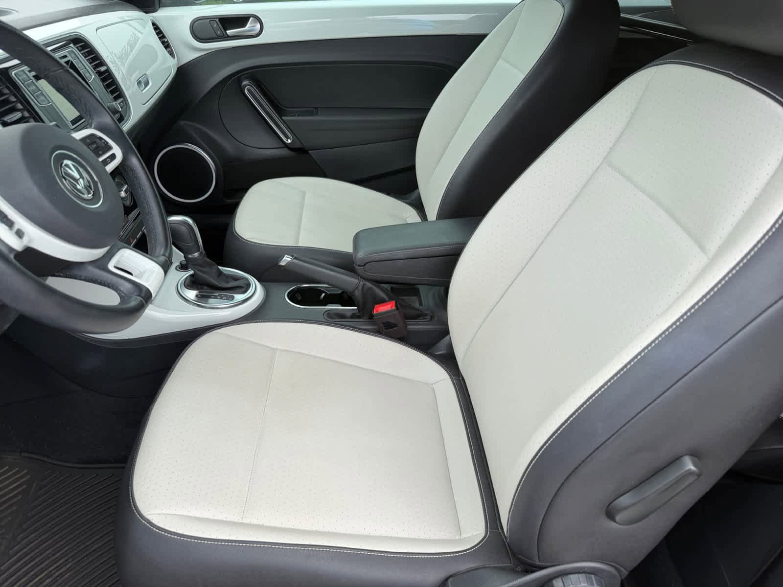 Used 2019 Volkswagen Beetle 2.0T S FWD image 28