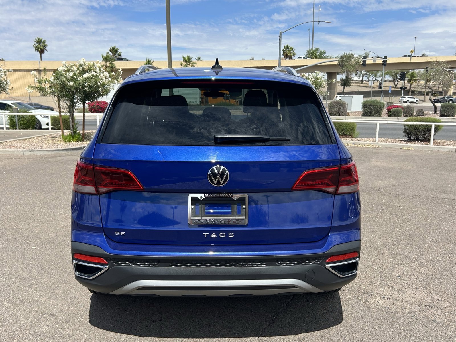 Used 2024 Volkswagen Taos SE image 4