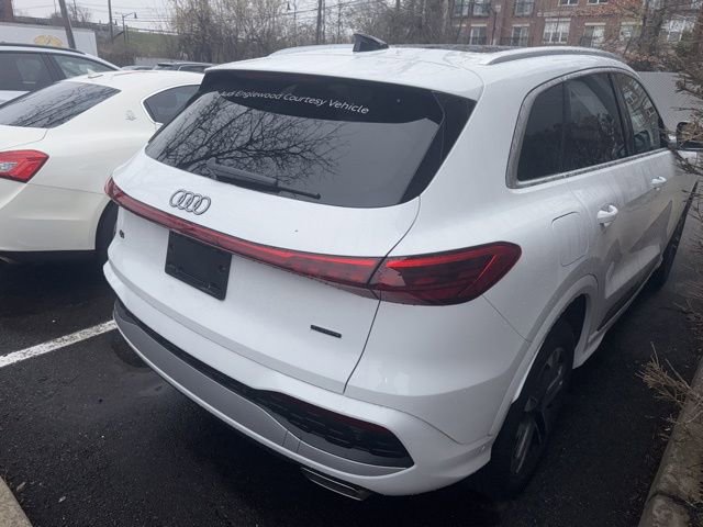 Used 2025 Audi Q5 Premium w/ Convenience Package image 3