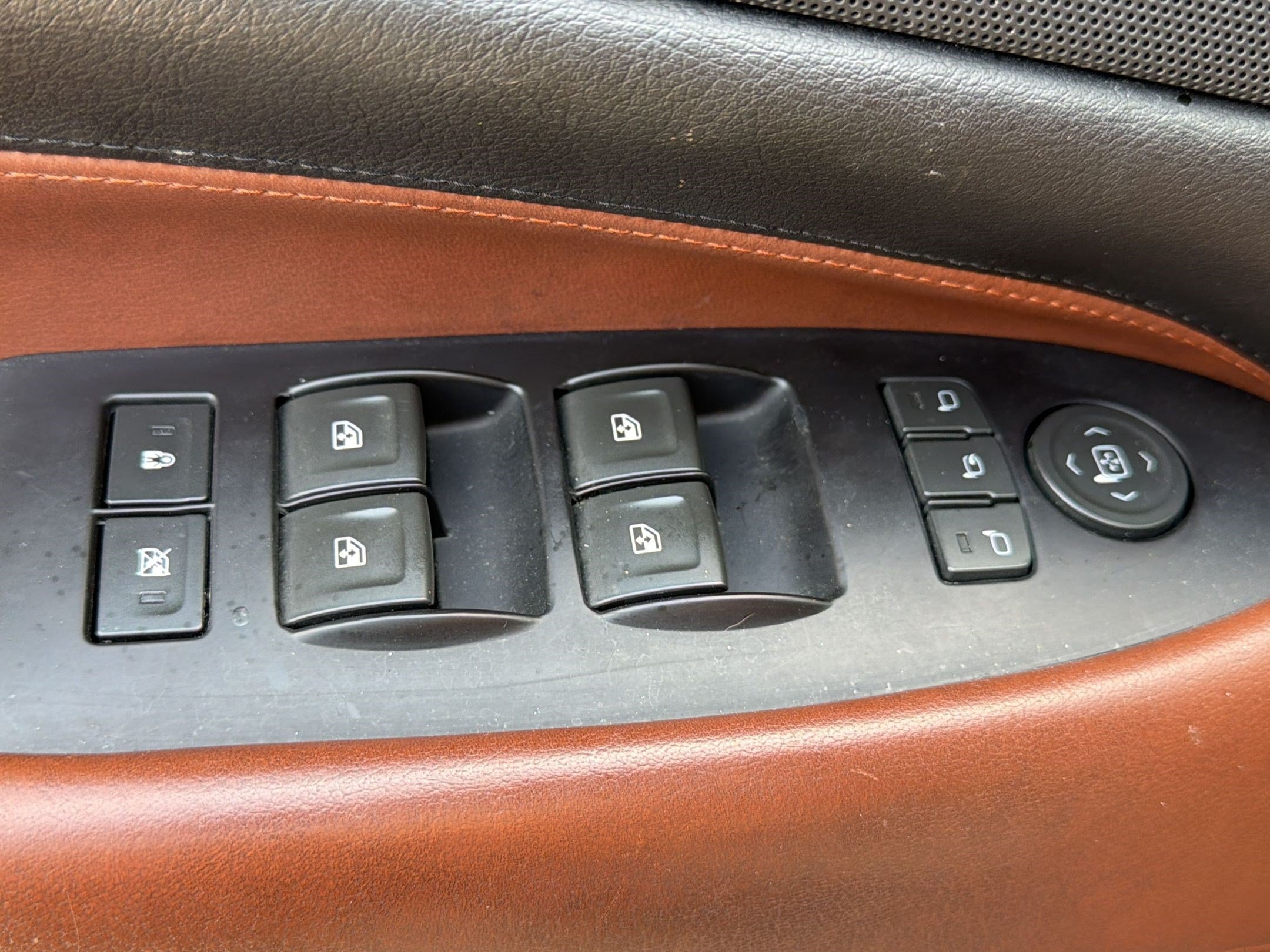 Used 2018 Cadillac Escalade Premium Luxury RWD image 15
