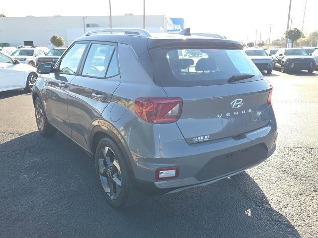 Certified 2022 Hyundai Venue Limited w/ Cargo Package image 3