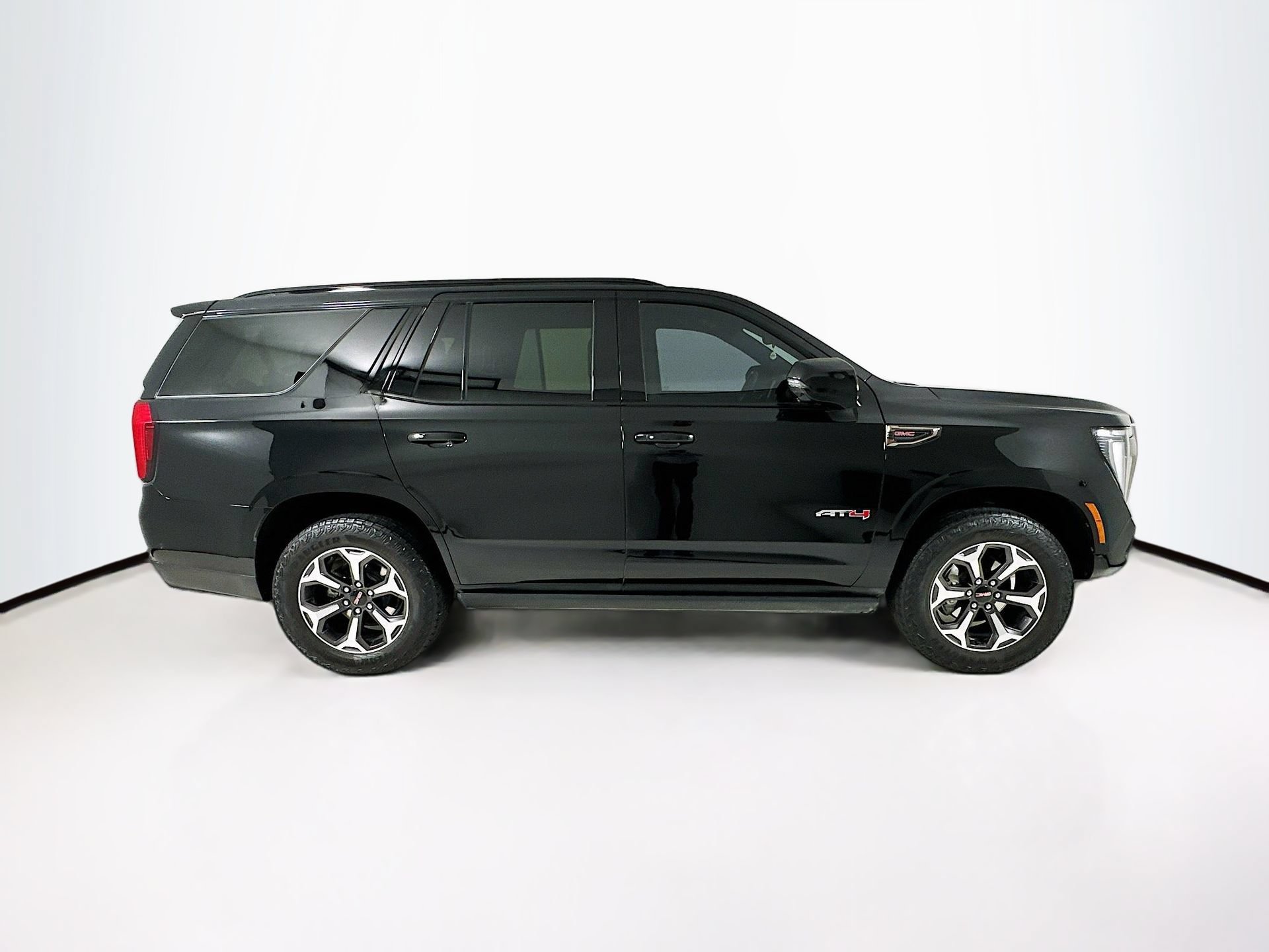 Used 2025 GMC Yukon AT4 Ultimate AWD/4WD image 9