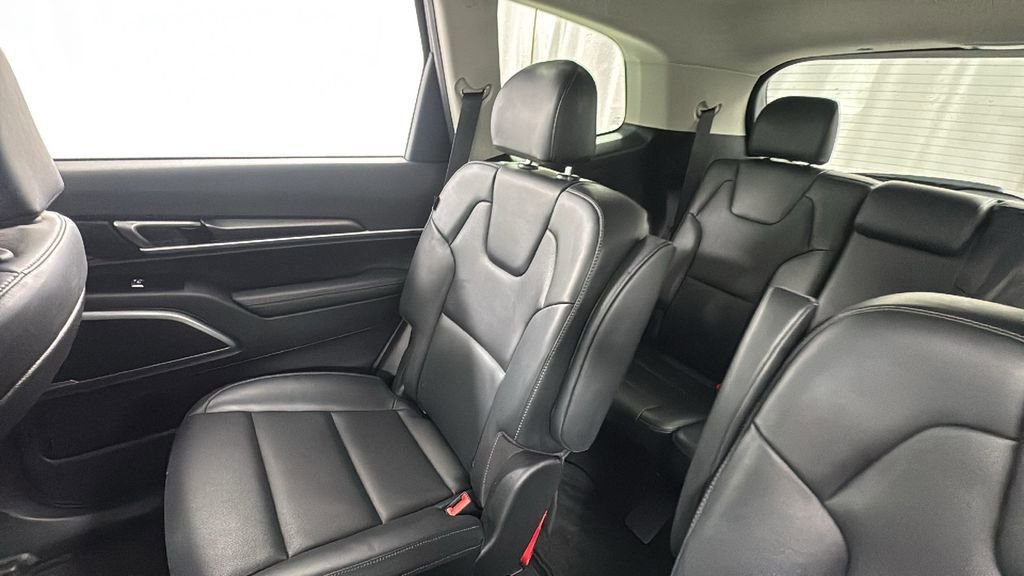 Used 2025 Kia Telluride S image 14