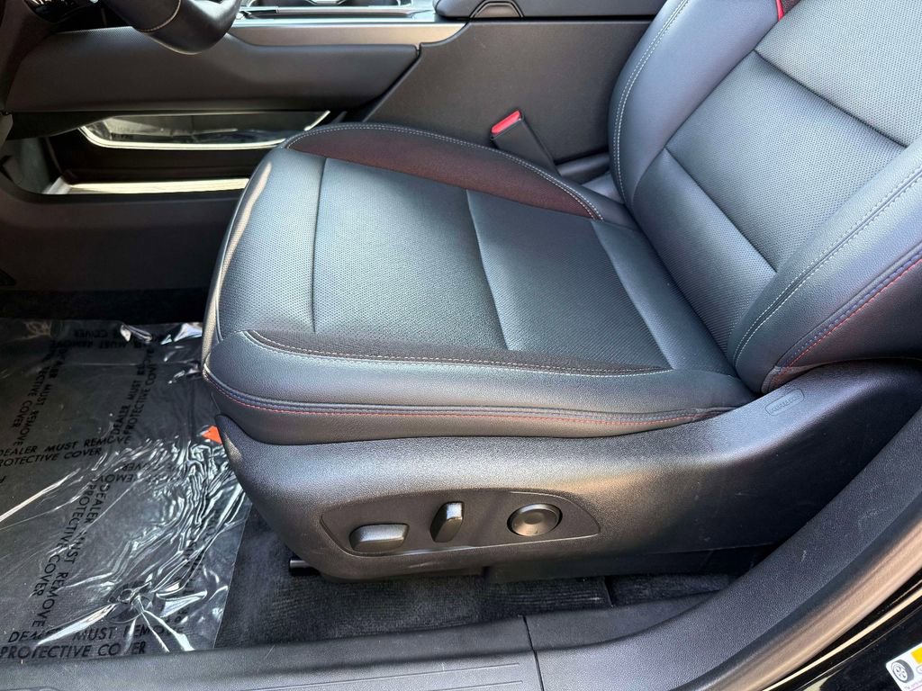 Used 2024 Chevrolet Equinox EV RS image 3