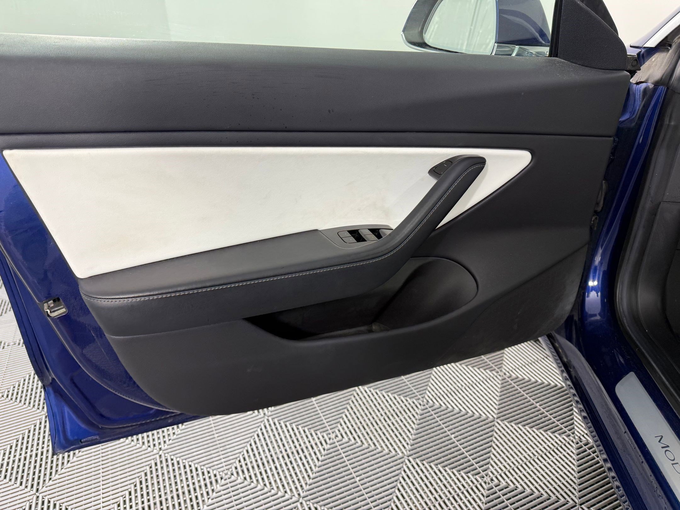 Used 2019 Tesla Model 3 Mid Range image 14