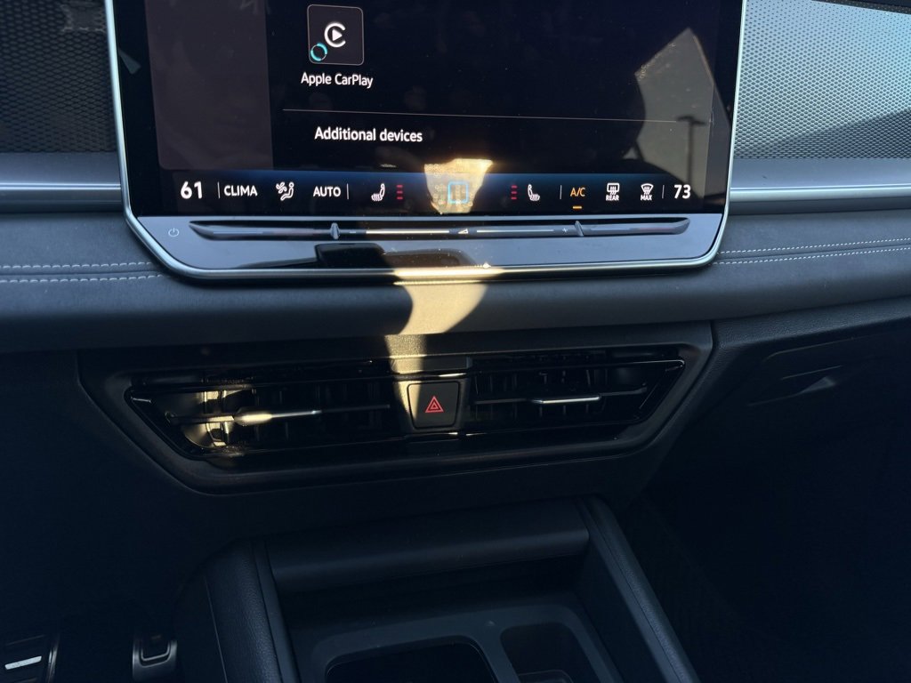 Used 2025 Volkswagen Tiguan SE R-Line image 18