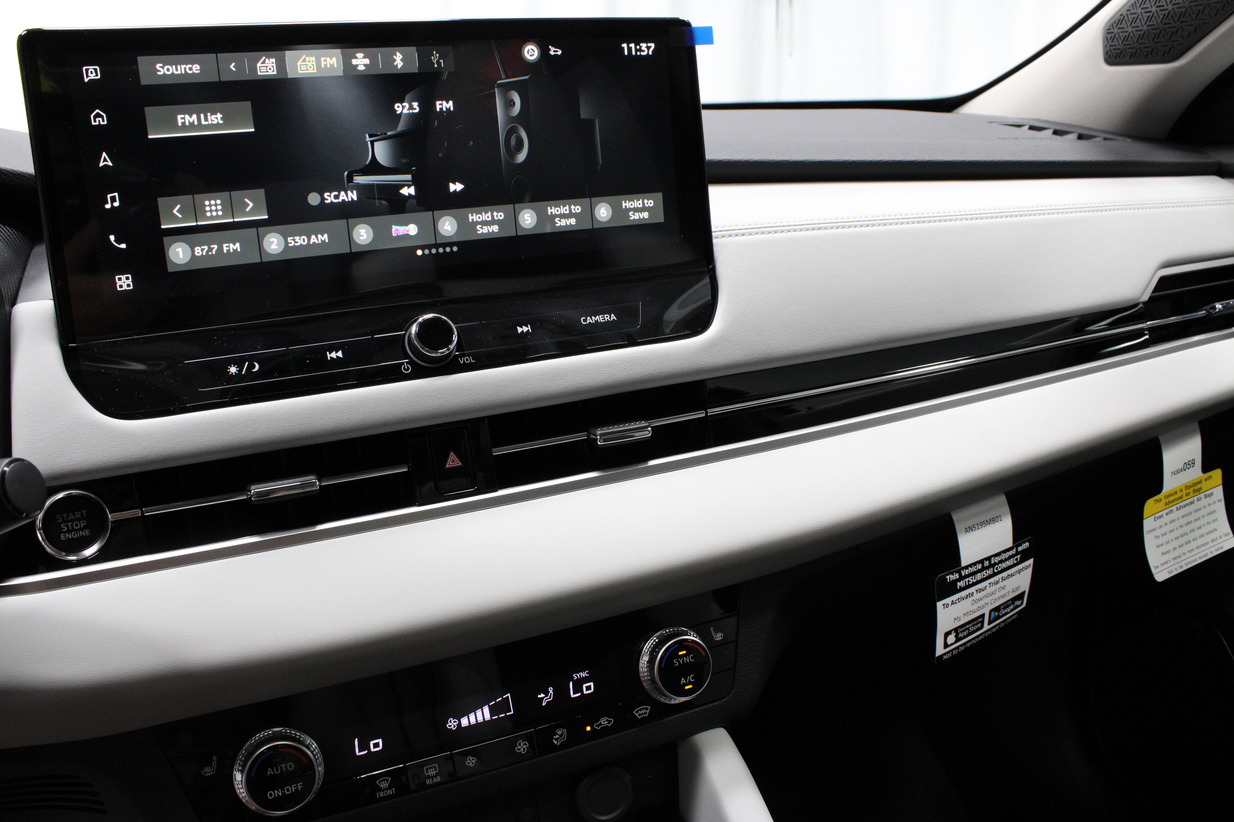 New 2025 Mitsubishi Outlander SE image 27