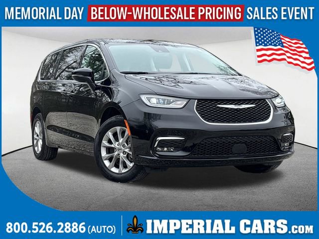 Used 2024 Chrysler Pacifica Touring-L AWD/4WD image 1
