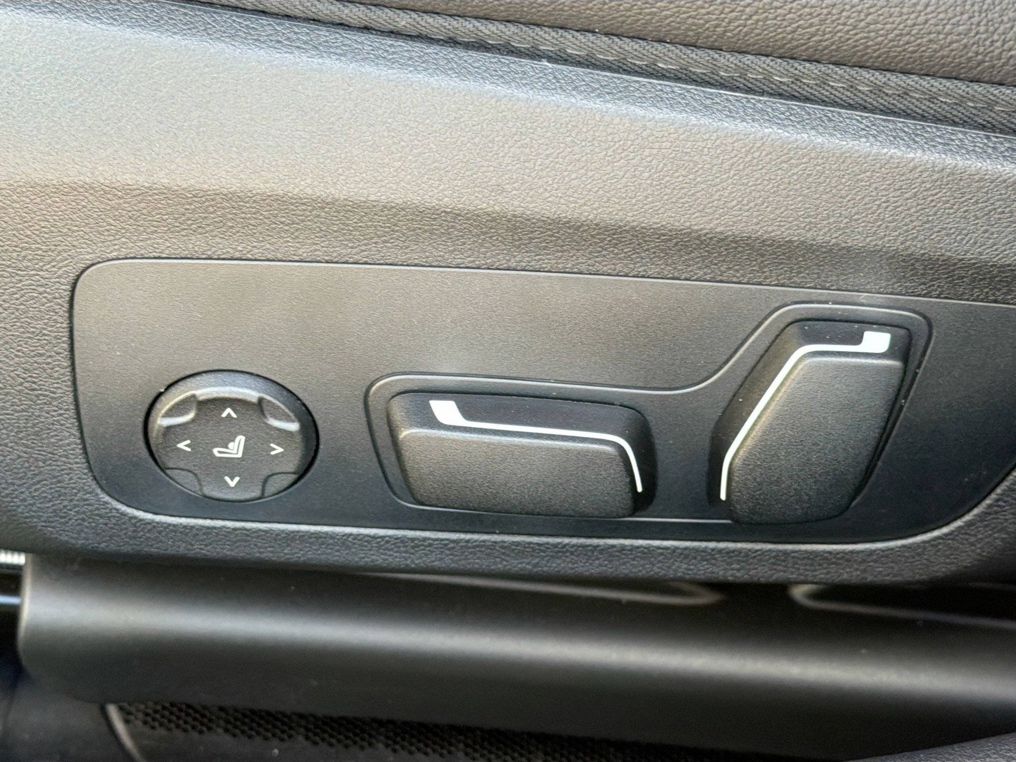 New 2026 BMW 330i xDrive Sedan w/ Premium Package image 25