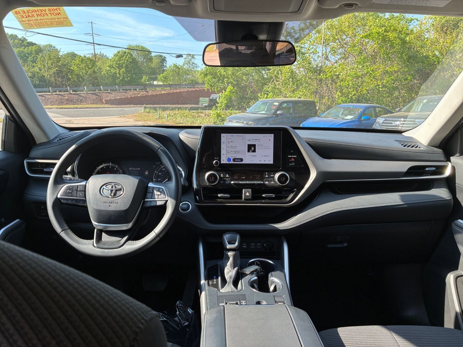 Used 2025 Toyota Highlander LE image 34