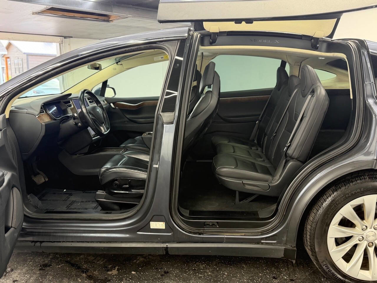 Used 2017 Tesla Model X 90D image 8