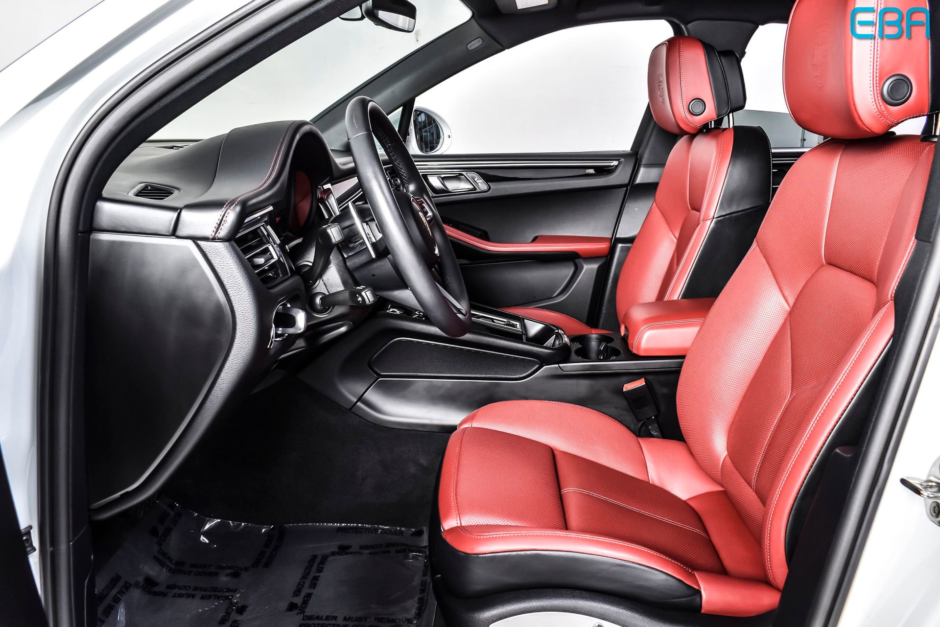 Used 2025 Porsche Macan image 16