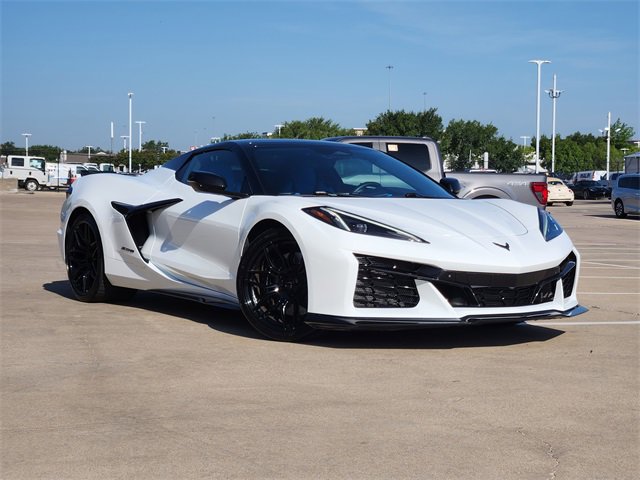 Used 2024 Chevrolet Corvette Z06 w/ Stealth Interior Trim Package RWD video 2