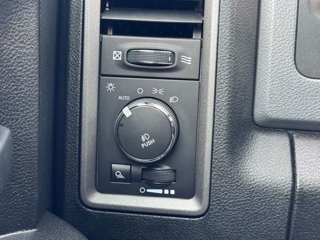 Used 2014 RAM 1500 Express AWD/4WD image 30