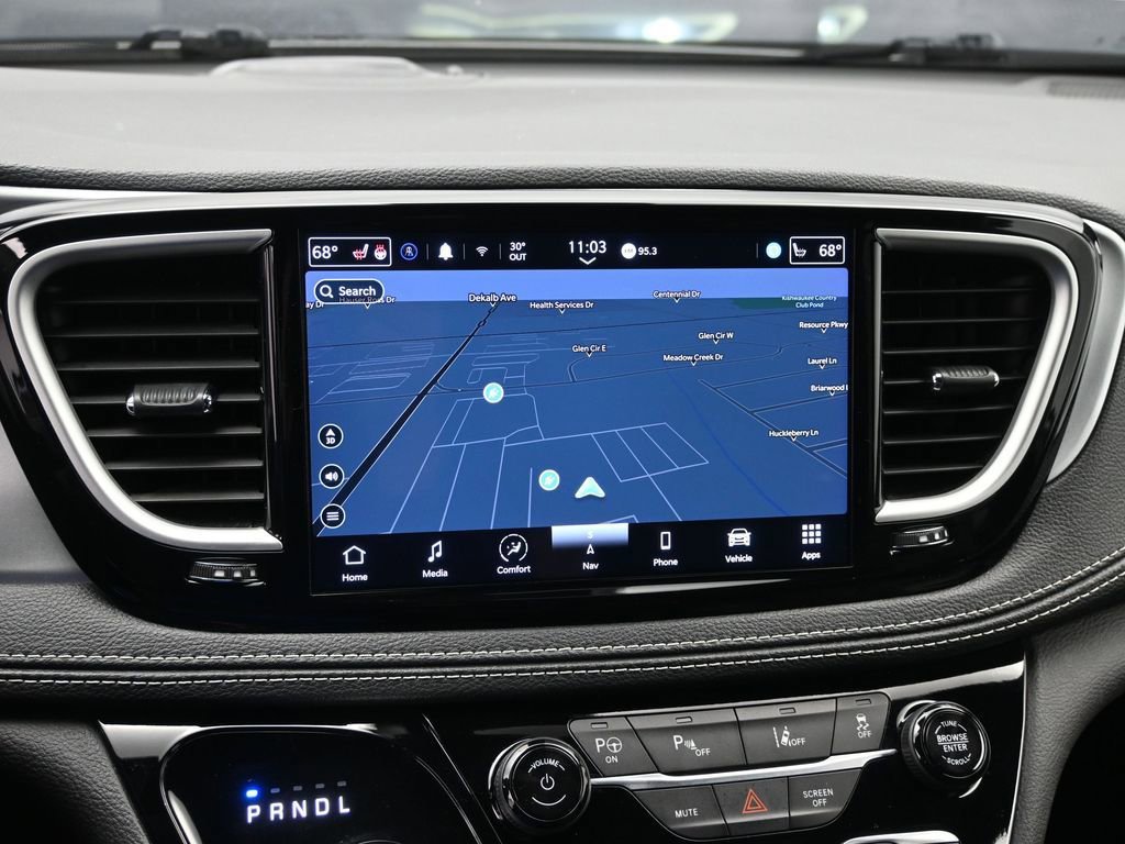 Used 2024 Chrysler Pacifica Select image 17