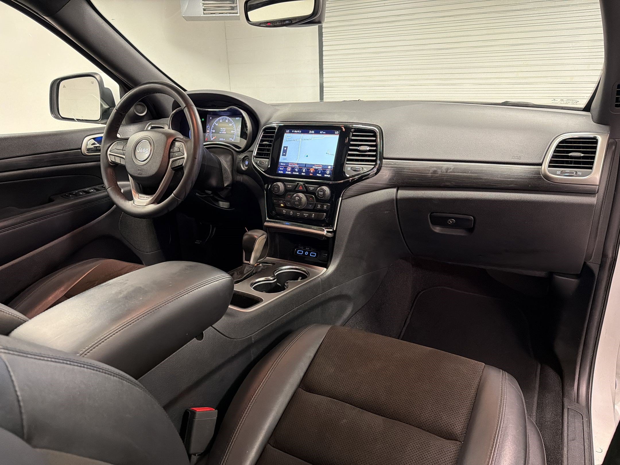 Used 2020 Jeep Grand Cherokee Altitude AWD/4WD image 29