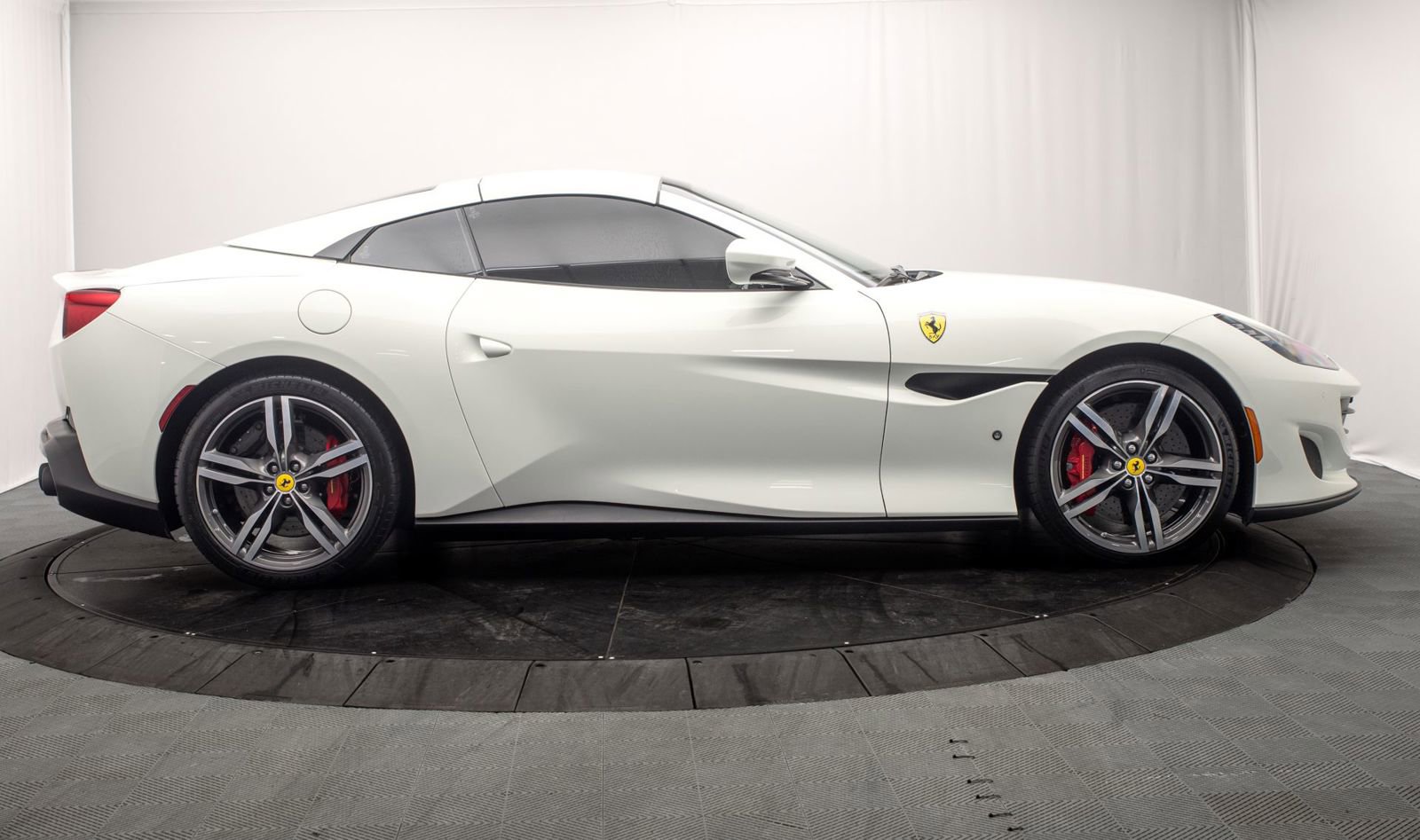 Used 2019 Ferrari Portofino RWD image 11