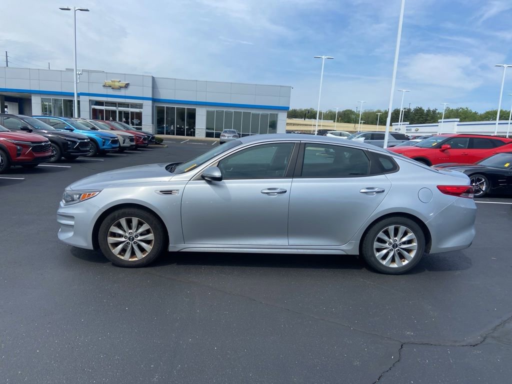Used 2017 Kia Optima LX w/ Option Group 014 FWD image 2
