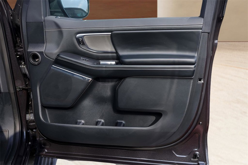 Used 2025 Ford Expedition Max Platinum w/ Driver's Package image 30