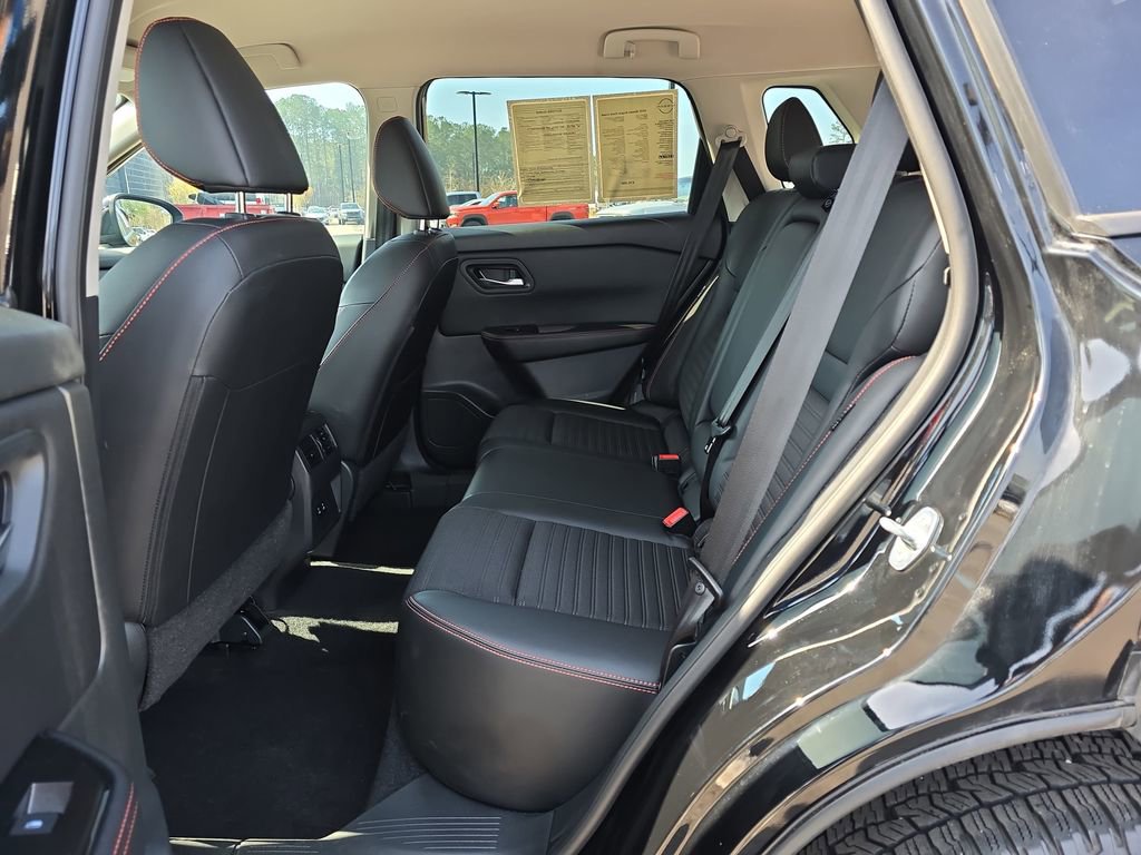 Used 2025 Nissan Rogue SV image 18