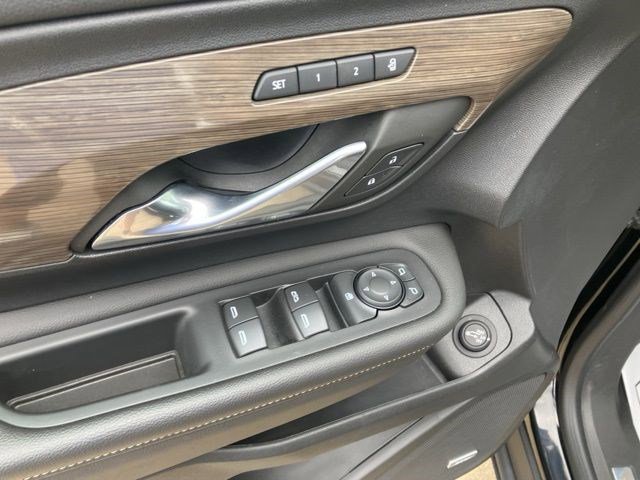 Used 2022 GMC Terrain Denali w/ Black Diamond Edition image 10