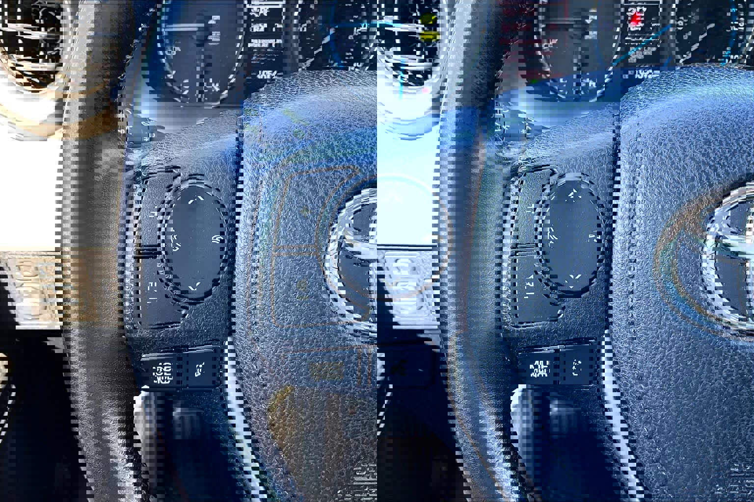 Used 2018 Toyota RAV4 Limited w/ Advanced Technology Package image 23