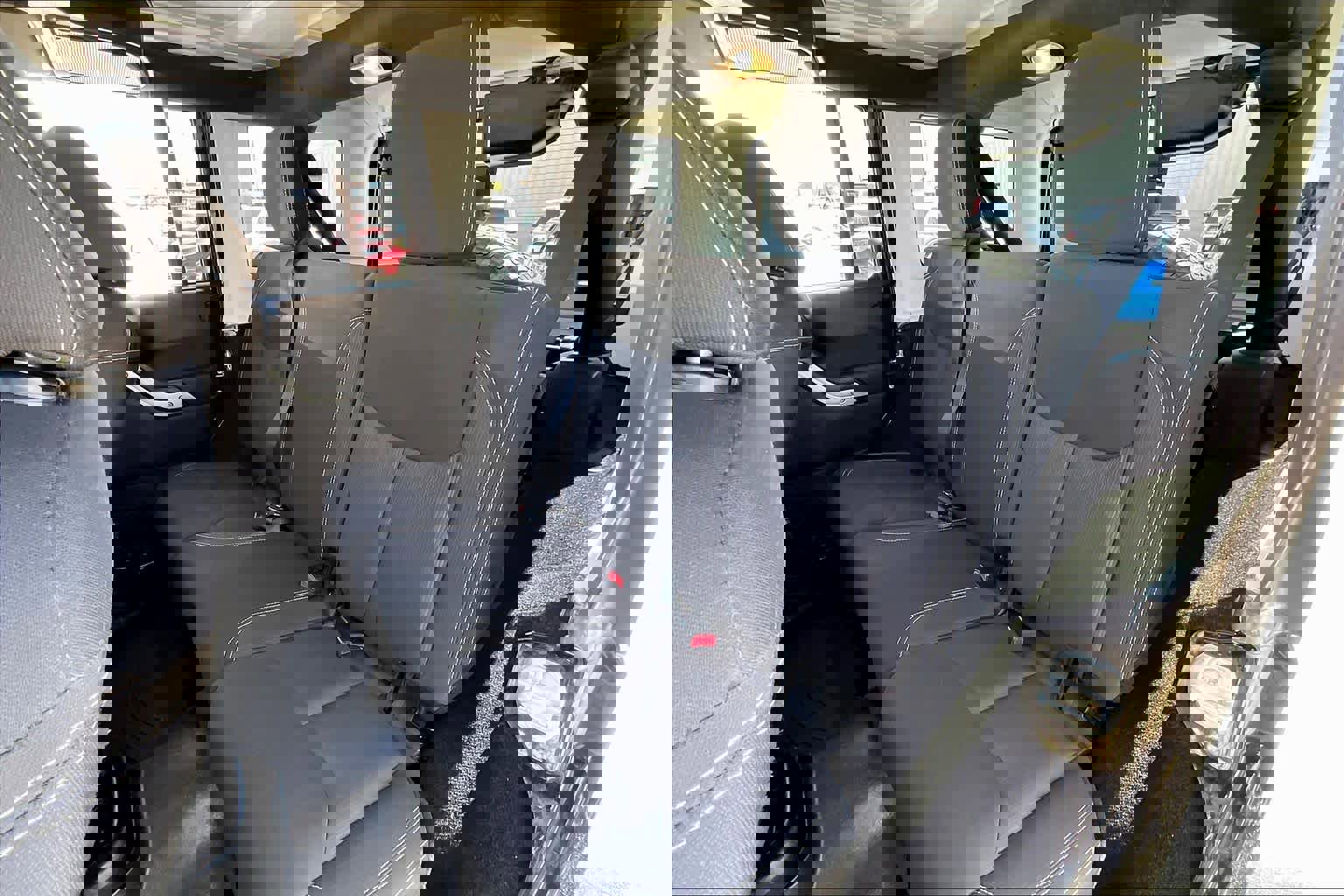 Used 2016 Jeep Wrangler Unlimited Rubicon w/ Connectivity Group image 20