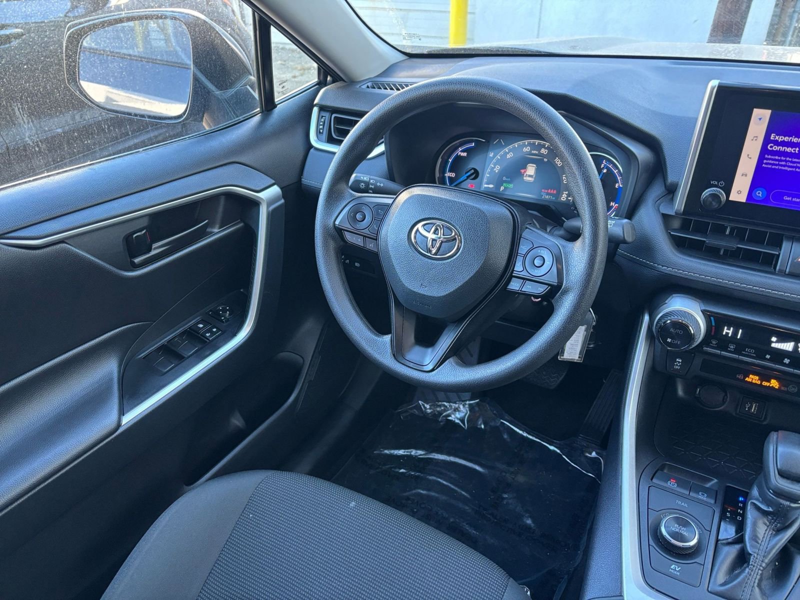 Used 2025 Toyota RAV4 LE image 30