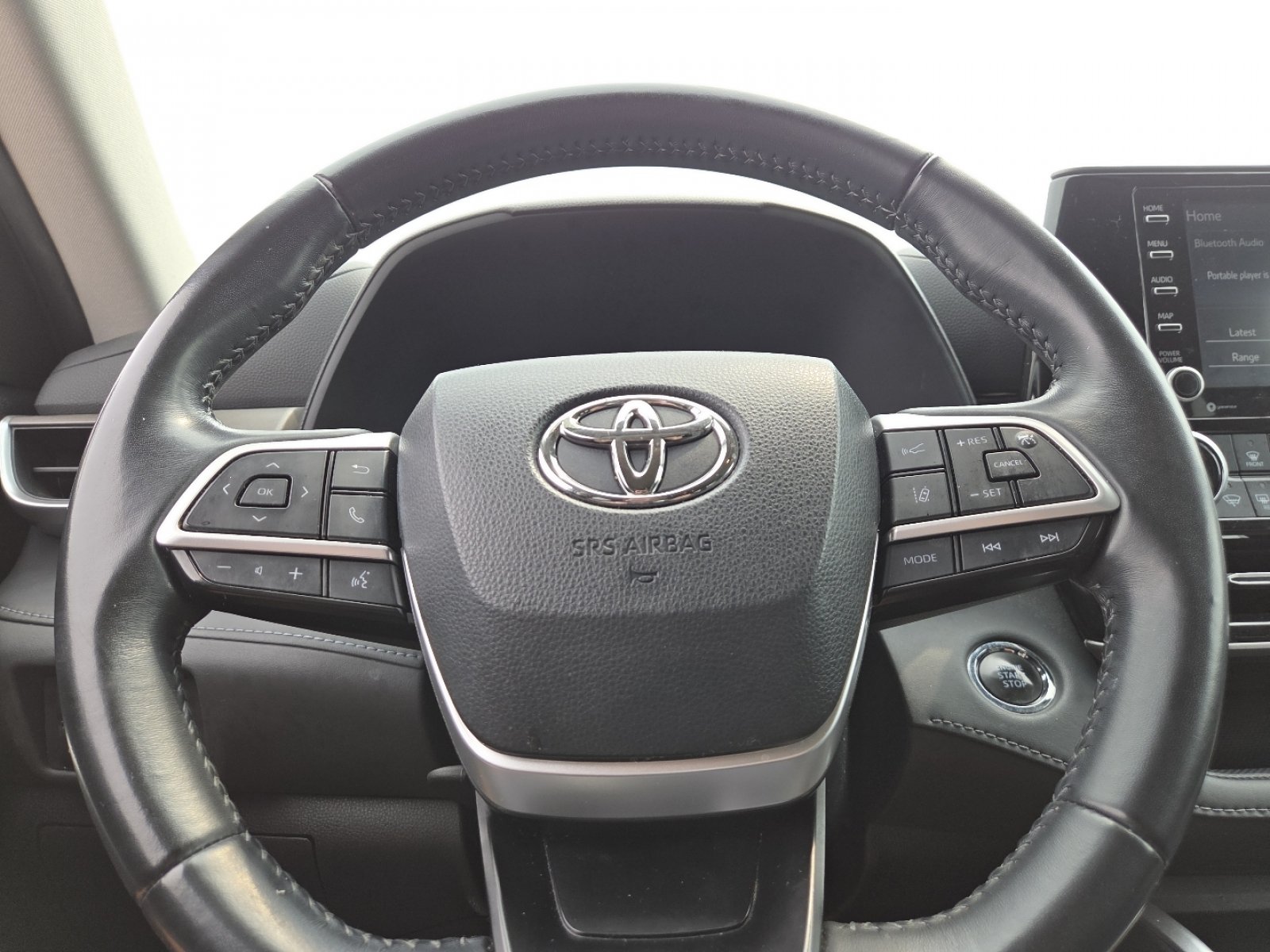 Used 2022 Toyota Highlander LE AWD/4WD image 27