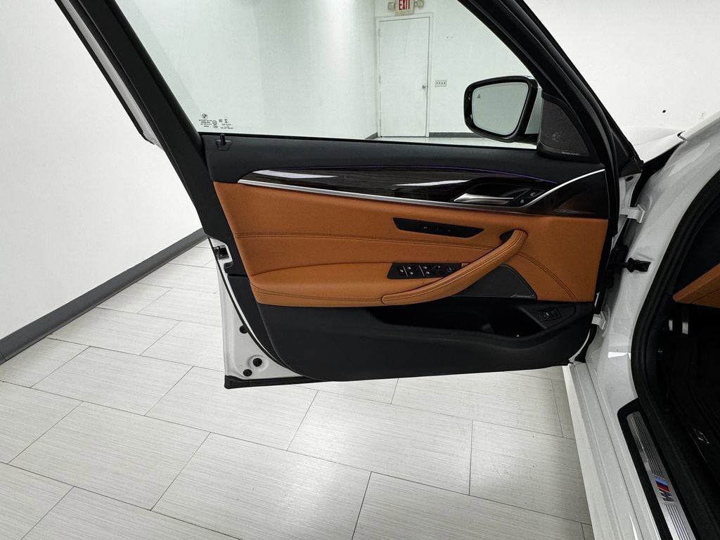Used 2022 BMW 530i xDrive w/ M Sport Package image 9