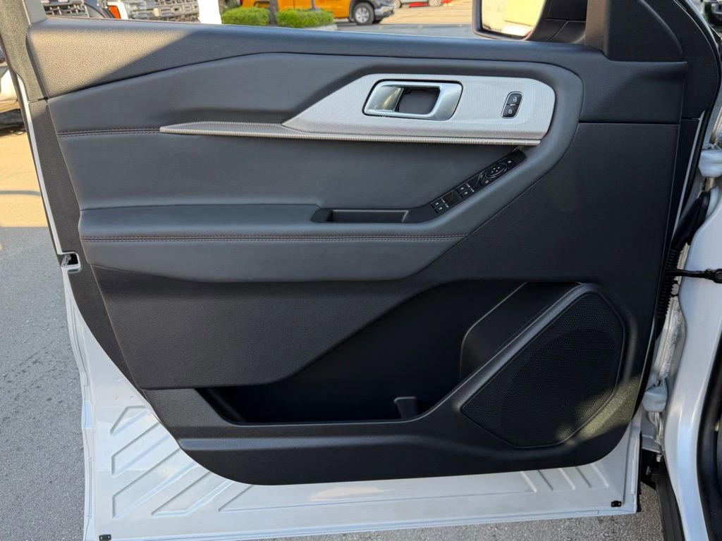 Used 2025 Ford Explorer Active image 14