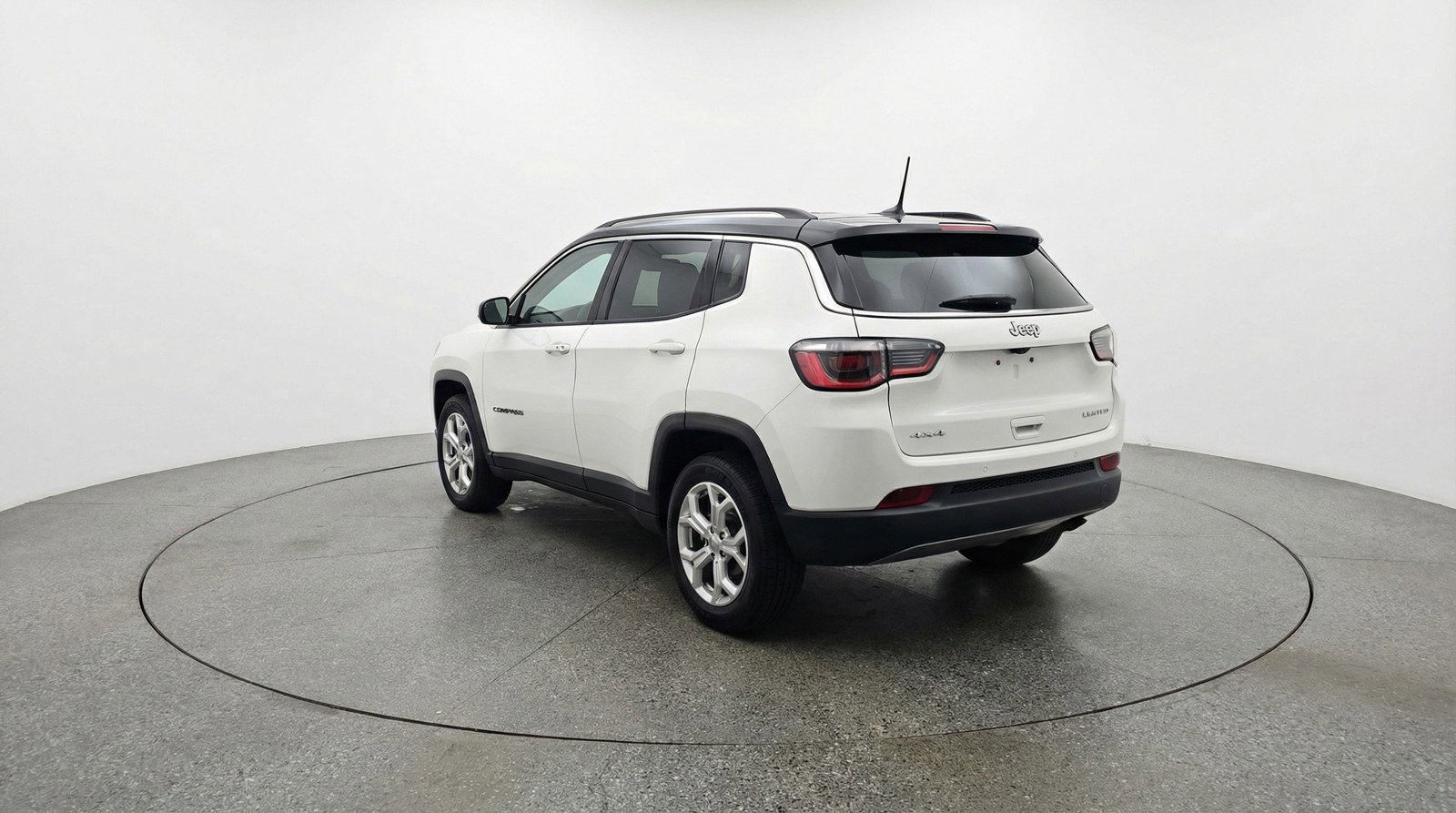 Used 2025 Jeep Compass Latitude image 6