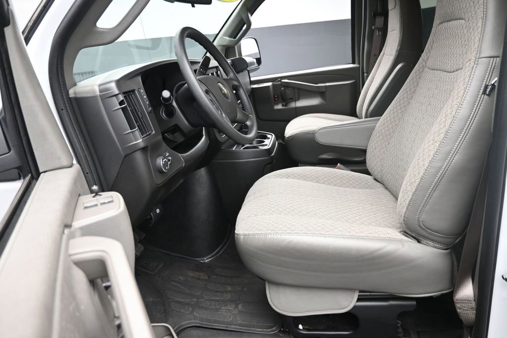 Used 2025 Chevrolet Express 3500 LT w/ LT Preferred Equipment Group RWD image 13
