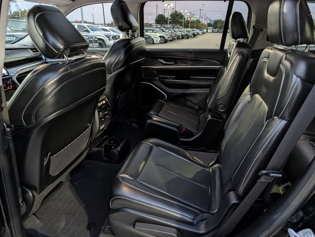 Used 2021 Jeep Grand Cherokee L Limited w/ Luxury Tech Group II AWD/4WD image 28