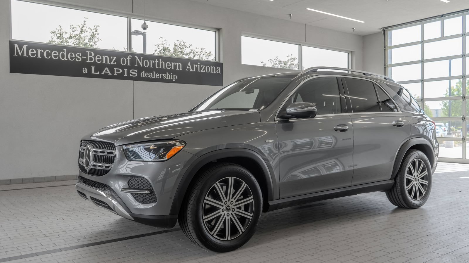 Used 2025 Mercedes-Benz GLE 450e 4MATIC image 3