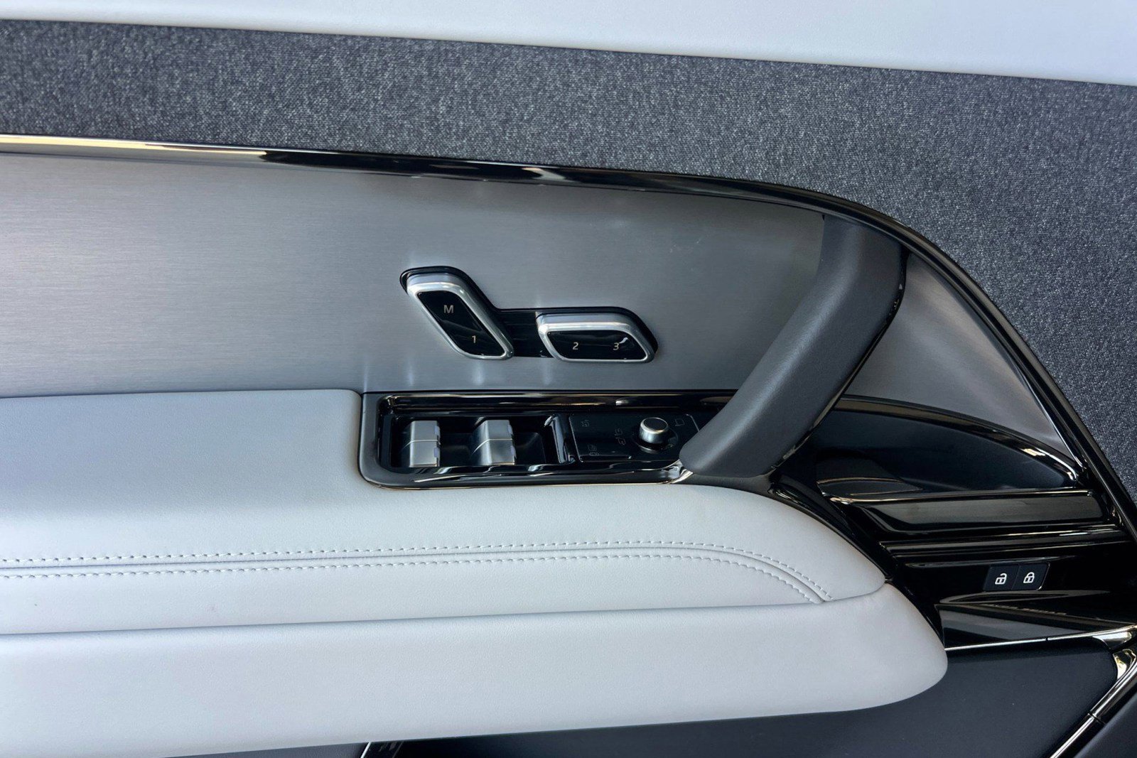 New 2026 Land Rover Range Rover Sport SE AWD/4WD image 12