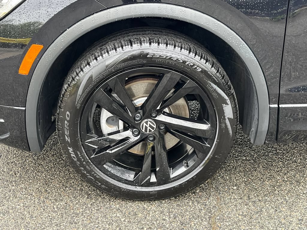 Used 2024 Volkswagen Tiguan SE R-Line AWD/4WD image 8