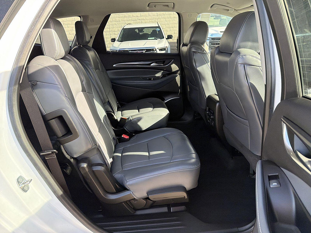 Used 2018 Buick Enclave Premium w/ LPO, Cargo Package FWD image 26
