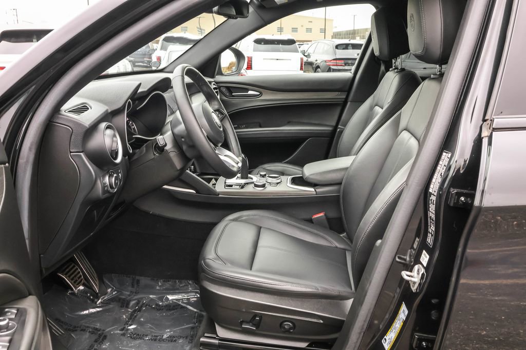 Used 2023 Alfa Romeo Stelvio Ti image 6