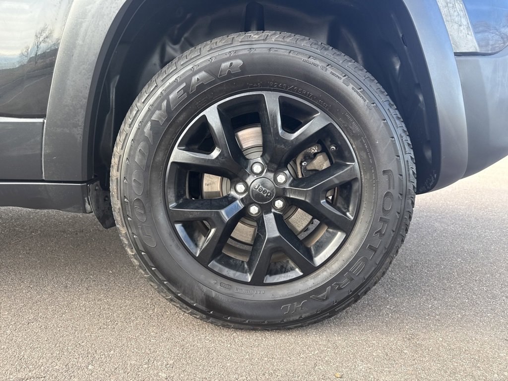 Used 2016 Jeep Cherokee Trailhawk w/ Comfort/Convenience Group image 33