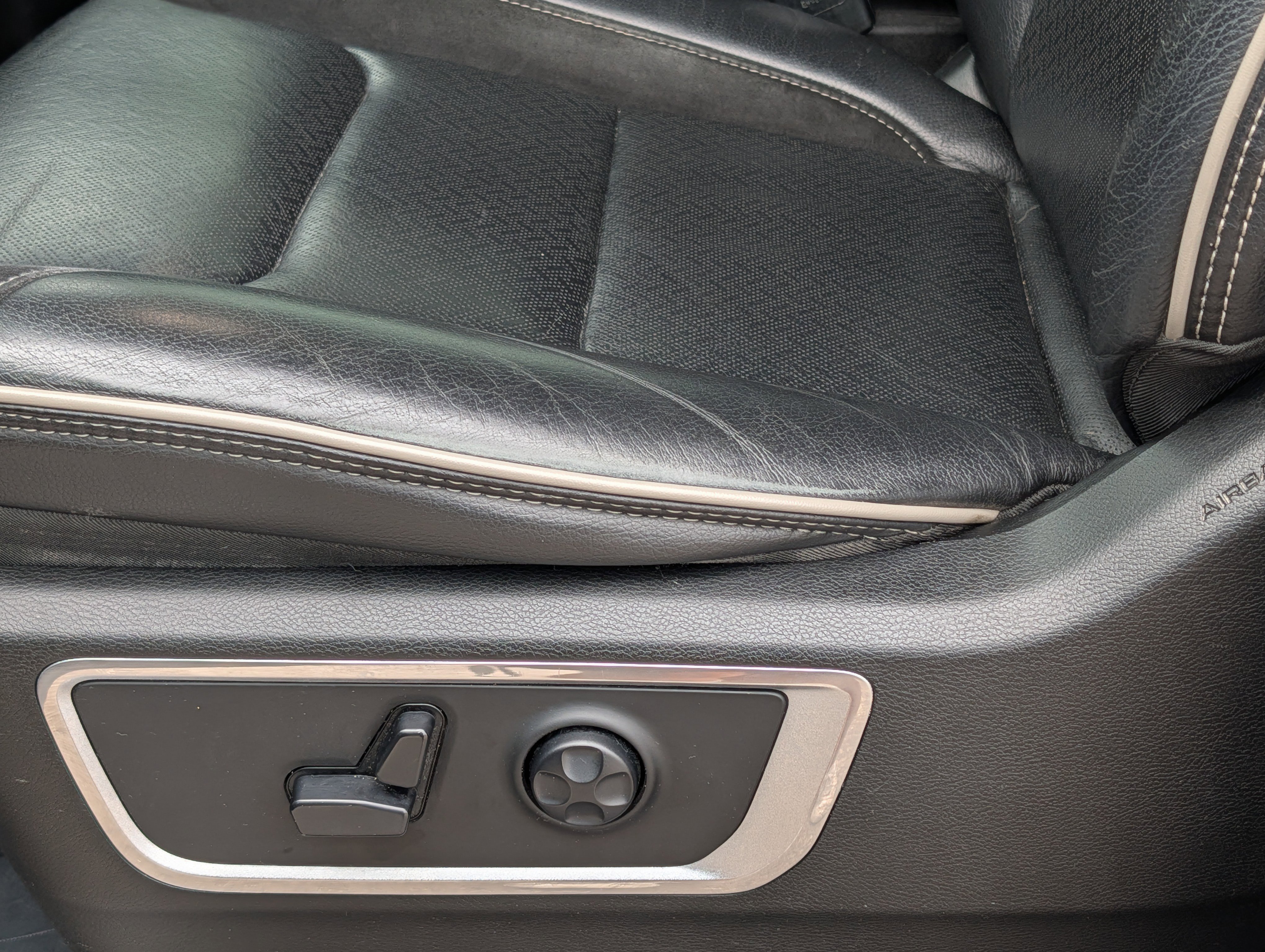 Used 2019 RAM 1500 Laramie image 11